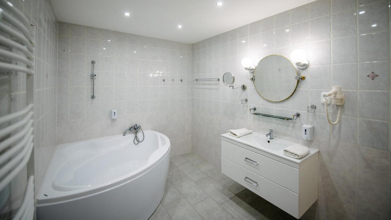 Lux Panzio Hotell Szarvas Exteriör bild