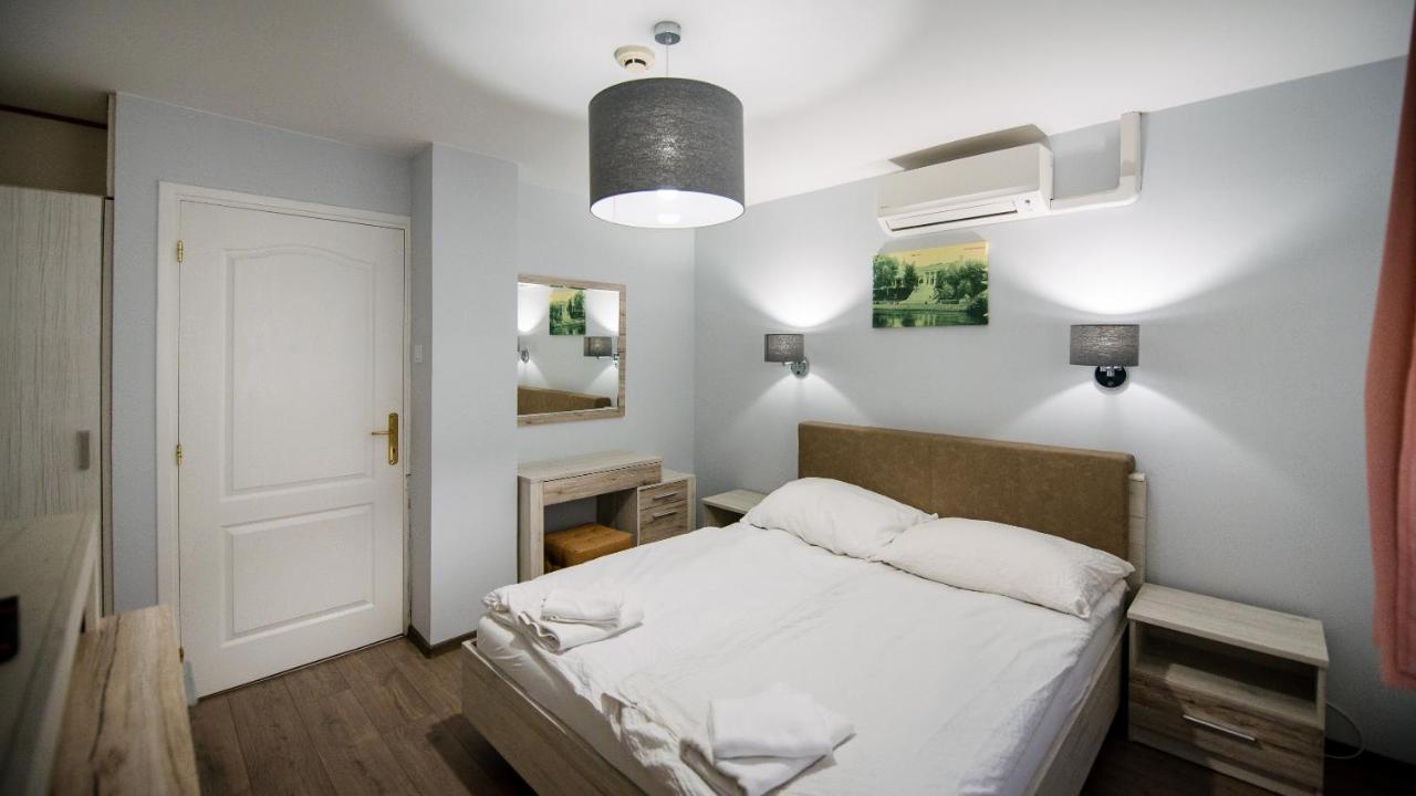 Lux Panzio Hotell Szarvas Exteriör bild