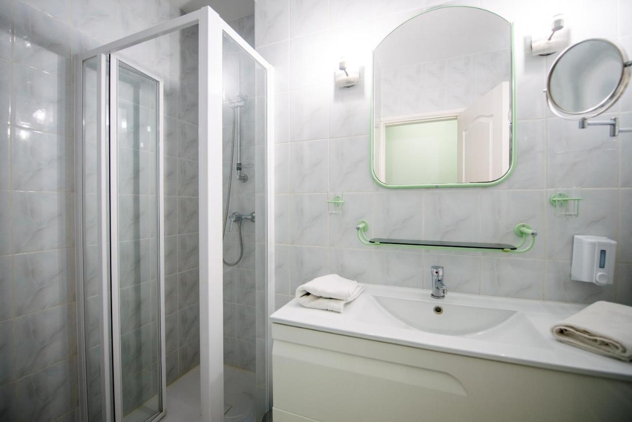 Lux Panzio Hotell Szarvas Exteriör bild