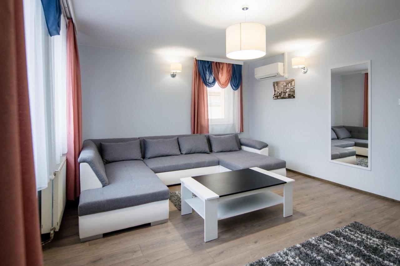Lux Panzio Hotell Szarvas Exteriör bild