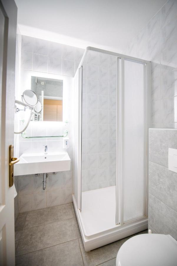 Lux Panzio Hotell Szarvas Exteriör bild